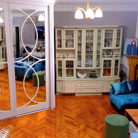 Central Apartment "Ameliya" Баку Екстериор снимка