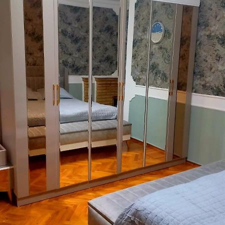 Central Apartment "Ameliya" Баку Екстериор снимка