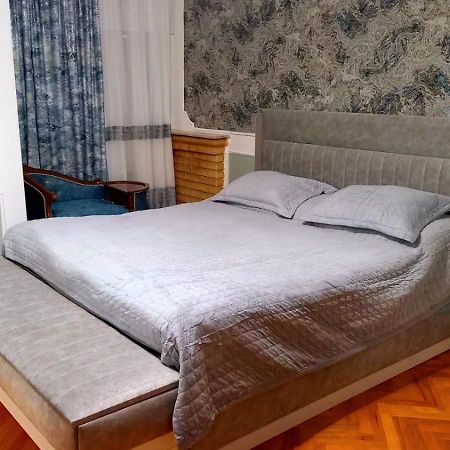 Central Apartment "Ameliya" Баку Екстериор снимка