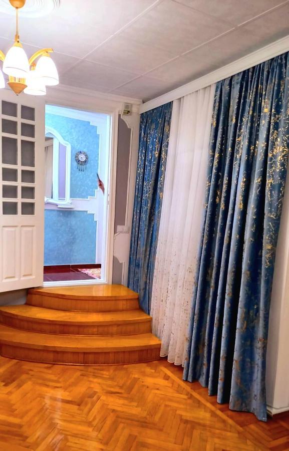Central Apartment "Ameliya" Баку Екстериор снимка
