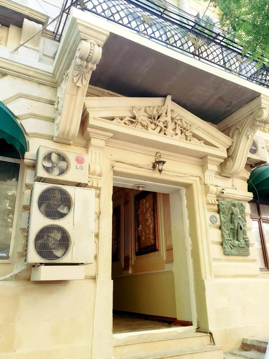Central Apartment "Ameliya" Баку Екстериор снимка